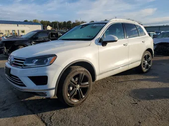 2017 Volkswagen Touareg WVGRF7BPXHD006624