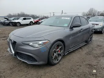2018 Alfa Romeo Giulia ZARFAEEN0J7570863