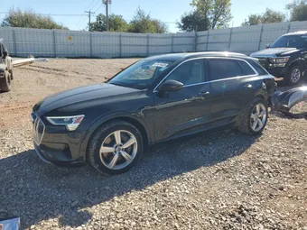 2019 Audi e-tron WA1VAAGE8KB010044