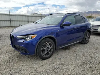 2022 Alfa Romeo Stelvio ZASPAKBN1N7D41753