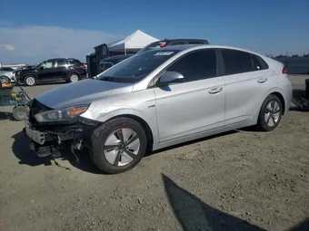 2018 Hyundai Ioniq Hybrid KMHC65LC3JU098011