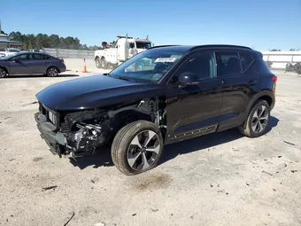 2025 Volvo XC40 YV4L12UC2S2563825