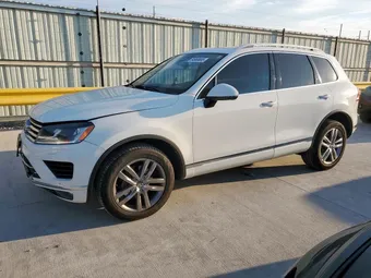 2016 Volkswagen Touareg WVGEF9BP5GD007401