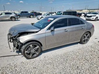 2019 Mercedes-Benz A-Class WDD3G4FB8KW001377