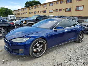 2016 Tesla Model S 5YJSA1E13GF126023