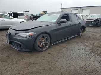 2018 Alfa Romeo Giulia ZARFAEEN9J7597379