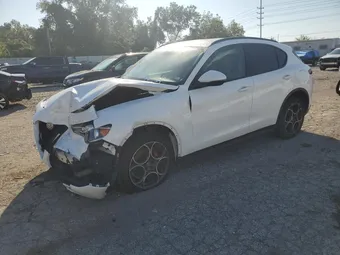 2018 Alfa Romeo Stelvio ZASFAKPN2J7B90016