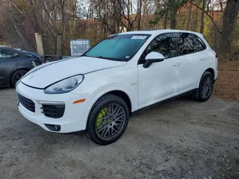 2017 Porsche Cayenne WP1AE2A29HLA72504