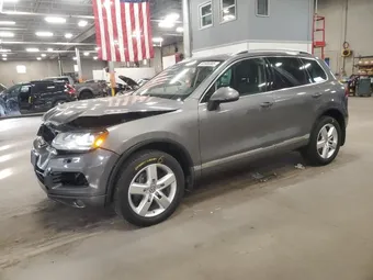 2013 Volkswagen Touareg WVGEF9BP4DD006042