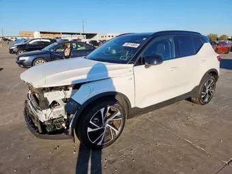 2021 Volvo XC40 YV4162UM8M2499388