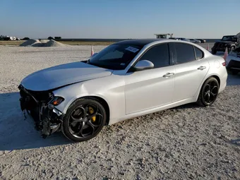 2018 Alfa Romeo Giulia ZARFAECN8J7581290