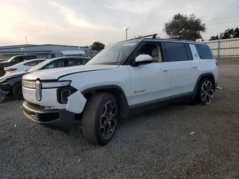 2024 Rivian R1S 7PDSGABAXRN031037