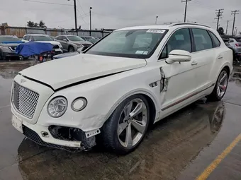 2018 Bentley Bentayga SJAAC2ZV4JC017780