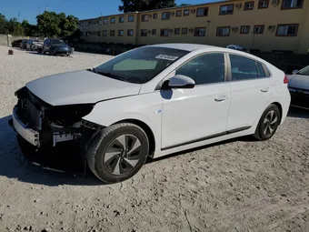 2017 Hyundai Ioniq KMHC75LCXHU056698