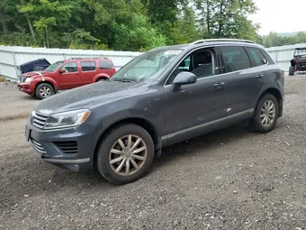 2015 Volkswagen Touareg WVGEF9BP4FD005489