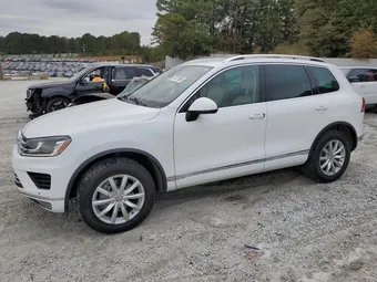 2016 Volkswagen Touareg WVGEF9BP4GD009642