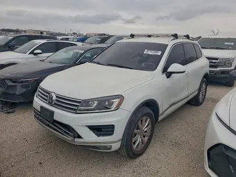 2016 Volkswagen Touareg WVGEF9BP9GD000516