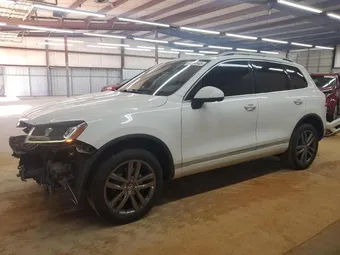 2016 Volkswagen Touareg WVGEF9BP8GD010437