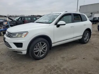2015 Volkswagen Touareg WVGEF9BPXFD005917