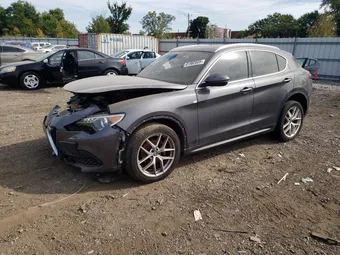 2018 Alfa Romeo Stelvio ZASFAKBN8J7B86379