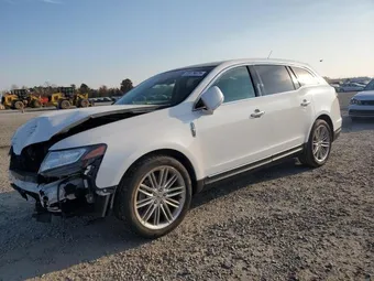 2018 Lincoln MKT 2LMHJ5AT2JBL00063