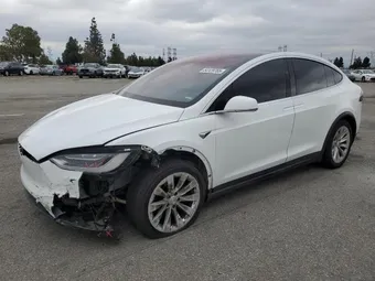 2018 Tesla Model X 5YJXCAE26JF111662