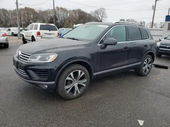 2017 Volkswagen Touareg WVGRF7BP4HD004089