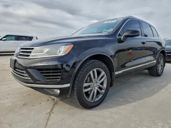 2016 Volkswagen Touareg WVGEF9BP5GD001243