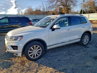 2017 Volkswagen Touareg WVGEF7BP3HD001683