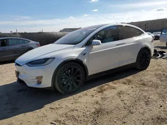 2018 Tesla Model X 5YJXCBE4XJF085834