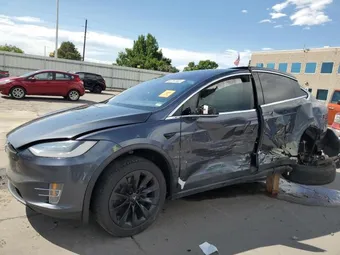 2018 Tesla Model X 5YJXCAE28JF103725