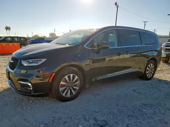 2022 Chrysler Pacifica Hybrid 2C4RC1L74NR160912