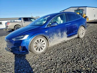 2016 Tesla Model X 5YJXCBE29GF003762