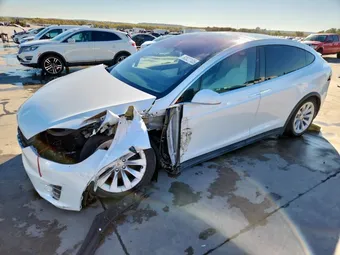 2020 Tesla Model X 5YJXCAE22LF245782