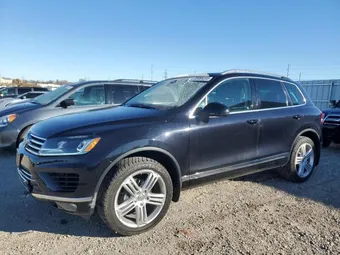 2016 Volkswagen Touareg WVGEF9BP8GD001804