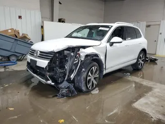 2017 Volkswagen Touareg WVGRF7BP8HD005519