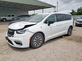 2024 Chrysler Pacifica Hybrid 2C4RC1S76RR117776