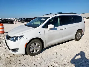 2017 Chrysler Pacifica Hybrid 2C4RC1L74HR765372