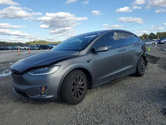 2018 Tesla Model X 5YJXCDE27JF089561