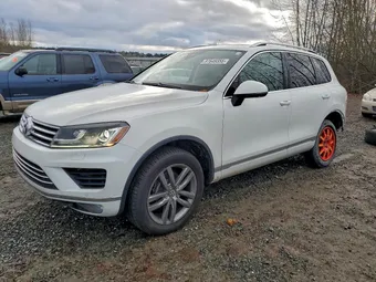 2016 Volkswagen Touareg WVGEF9BP9GD011788