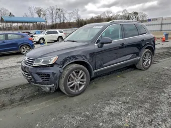 2016 Volkswagen Touareg WVGEF9BP2GD012331