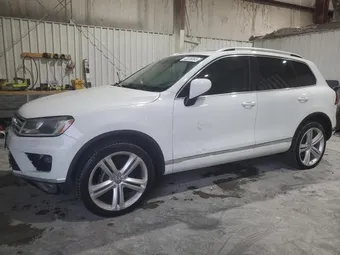 2017 Volkswagen Touareg WVGGF7BP3HD006066