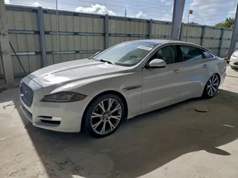 2017 Jaguar XJ-Series SAJWA2G7XH8W10332