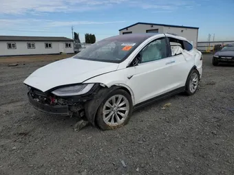 2018 Tesla Model X 5YJXCDE25JF103019