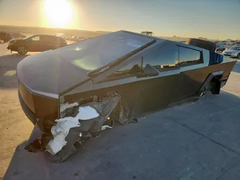 2024 Tesla Cybertruck 7G2CEHED2RA007856