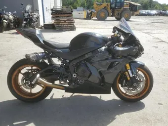2021 Suzuki GSXR1000 JS1DM11M7M7100116