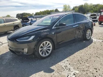 2018 Tesla Model X 5YJXCDE28JF121577