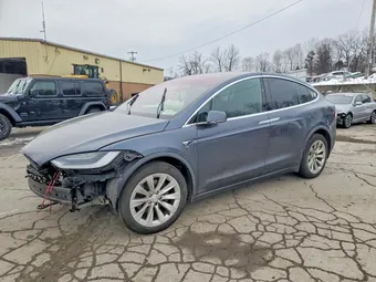 2018 Tesla Model X 5YJXCBE28JF104055