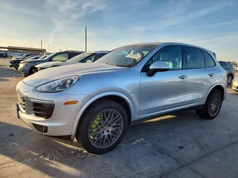 2017 Porsche Cayenne Hybrid WP1AE2A2XHLA70857