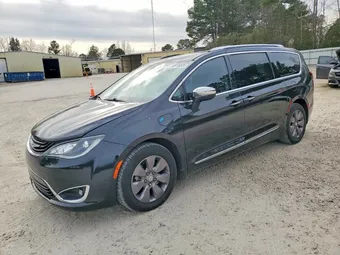 2018 Chrysler Pacifica Hybrid 2C4RC1N73JR278182